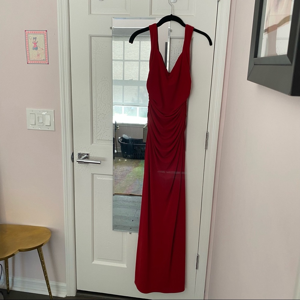 Gorgeous sexy red Laundry by Shelli Segal gown, stretchy and ruched, prom dress